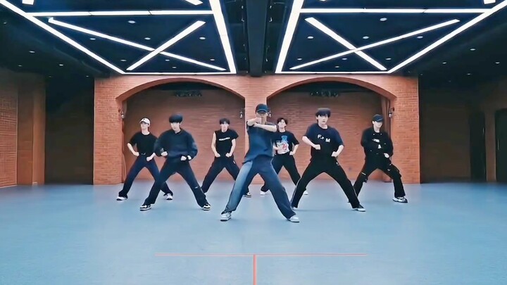 Is it only so cool if Ma Jiaqi stands in the C position?