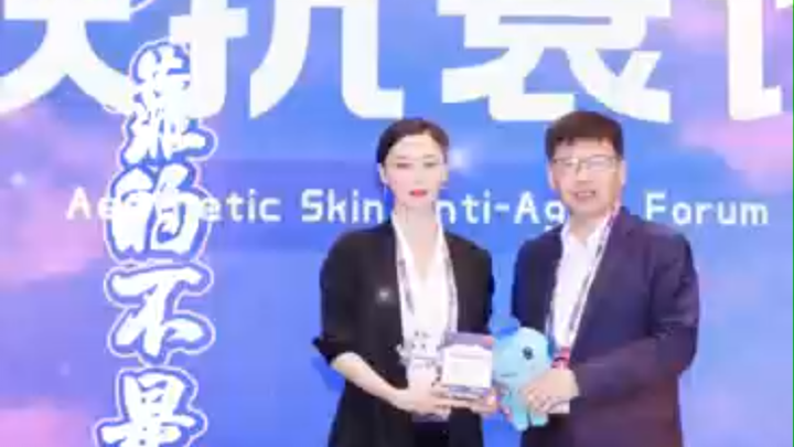 Semua pada nanya aku ngapain pas Libur May Day, ya ini kan lagi ngajar! Mereka bikinin video buat ak