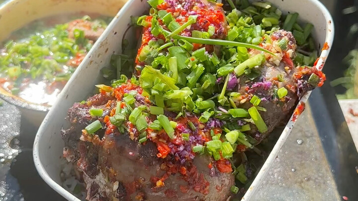 Begitu musik mulai, hidangan lezat pun muncul!