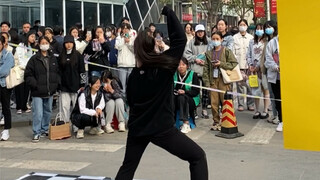 大家都去看百团大战了嘛，在摊位上比较忙，也没有一直跳舞呜呜