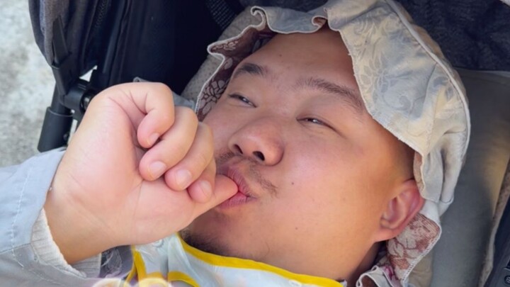 إذا كان حتى شكلك وأنت تُشكّل أوجه مضحكة لطيفًا، فهذا يعني أنك لطيف حقًا.