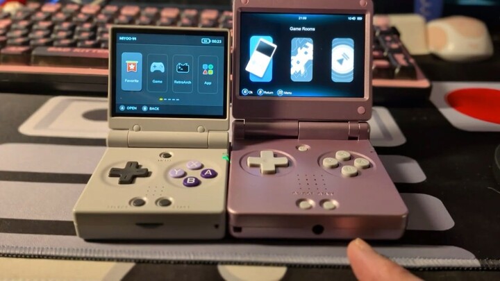 The Perfect Clamshell_ (RG SP vs. Miyoo Mini Flip)