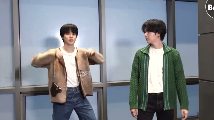 ไฮไลท์ Haegeum Dance Challenge 💜🐥: พี่ชาย เต้นยากมากเลย 🐱: ใช่เลย พี่ชาย 😂
