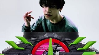 Then give me strength! "Kamen Rider Polar Fox Black General War God Blade Upgrade Buckle"