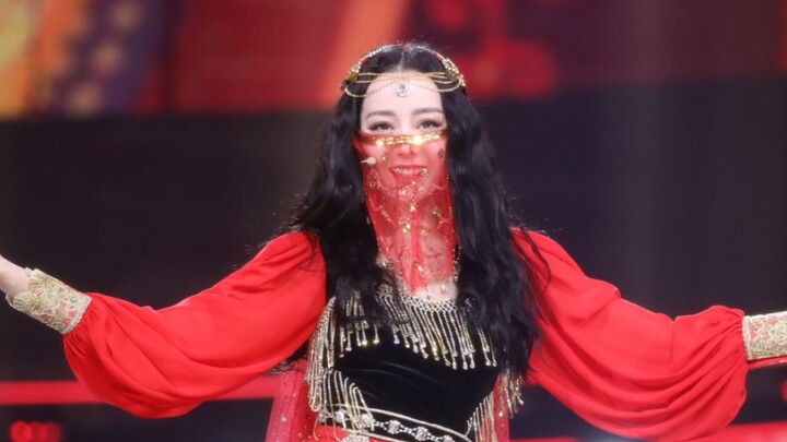 So this is how beautiful Dilraba looks when she dances a minority folk dance!