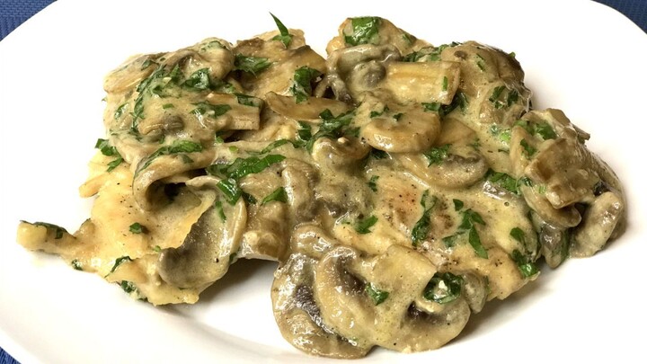 UNREAL Chicken BREAST with mushrooms in a creamy sauce!