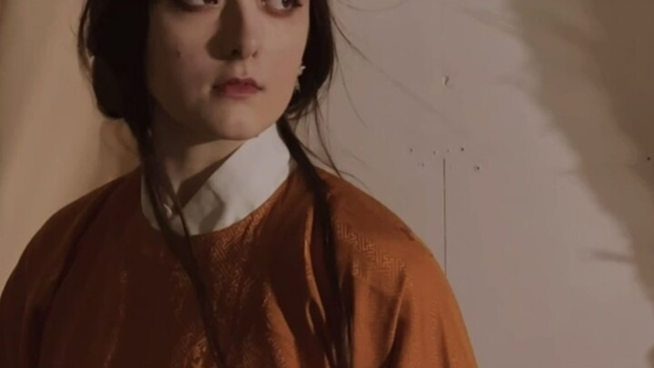A Russian girl in Hanfu collides with Chinese-style paintings, creating an indescribable story—[Nana
