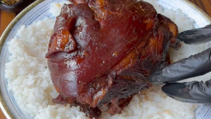อยากกินข้าวคลุกต้นแขนหมูพะโล้