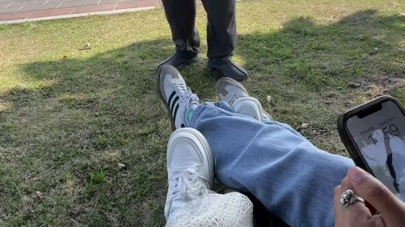 Thầy tu gặp trên đường du lịch