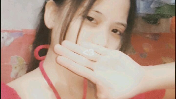 he is my wife so pretty and so cute😘🥰