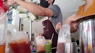 ชาไทยชานมขายดีมากชงไม่พักมืออร่อยกลมกล่อมสดใหม่ทุกวันค่ะ