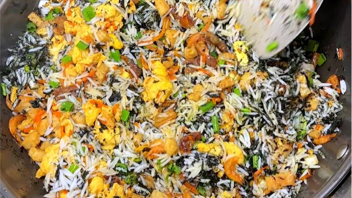 Kumpulan makanan lezat buatan Mama sudah tiba! Aku cinta Mama!!!