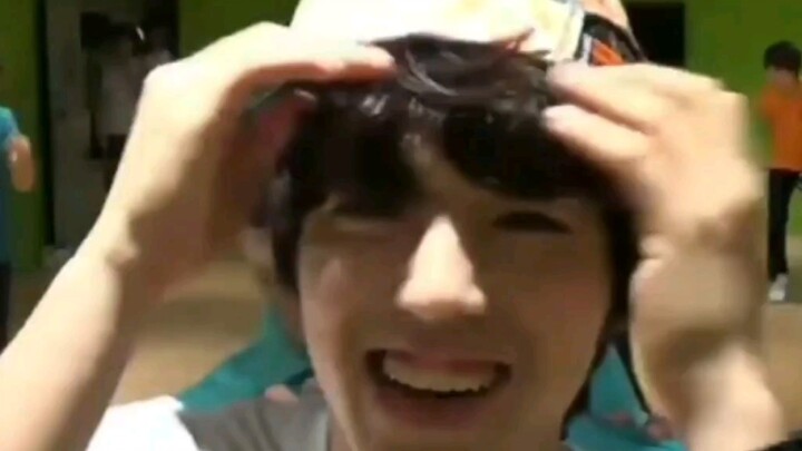 【SEVENTEEN】 Sementara di Green Room, Seungcheol yang masih polos namun penuh wibawa sebagai leader (