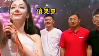 Yang tahu adalah gestur hati, yang tidak tahu mengira sedang mencubit semut—联想 "Dilraba"