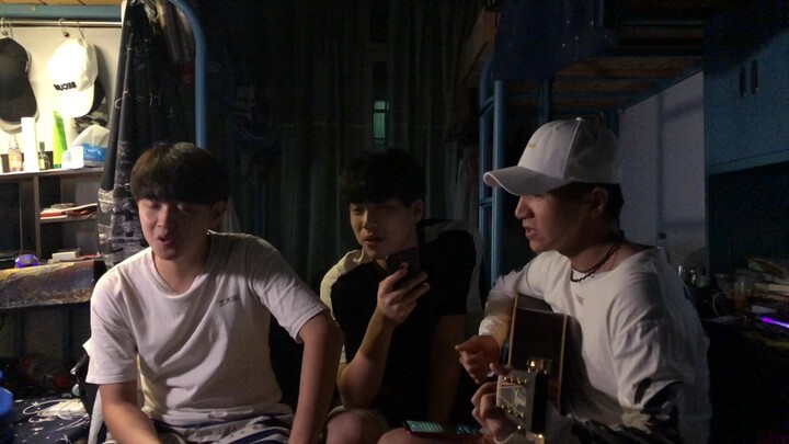 ดึกดื่นในหอพักมหาวิทยาลัย ร้องเพลงคัฟเวอร์กัน ตกลงกันแล้วว่าจะไม่ร้องไห้