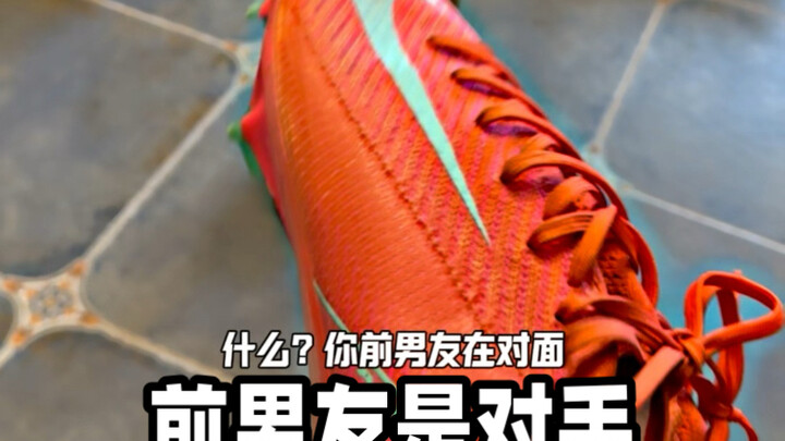 Pacar lamamu ada di seberangku? Haruskah aku menghindari dia?