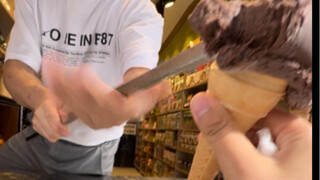 First-person perspective: Let's experience Turkish ice cream together in Turkey!