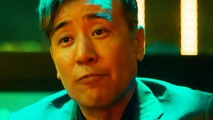 小伙背叛黑老大的女儿，本想给他机会不料小伙还想刺杀他，这下惨了