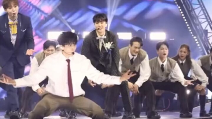 Những người khác: Không hiểu, nhưng vẫn làm theo 😂😂