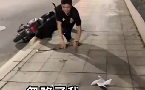 Aku membeli sebuah kincir angin kecil, ah... ah......