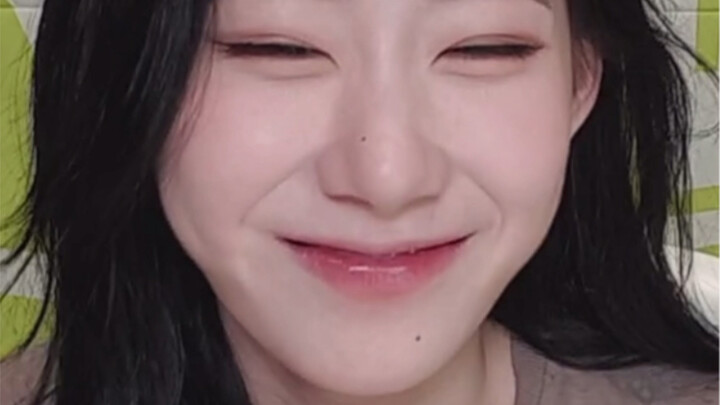 【Lee Chae-ryeong】Một mình bắt chước ITZY, cô ấy có vẻ còn vui hơn cả mình