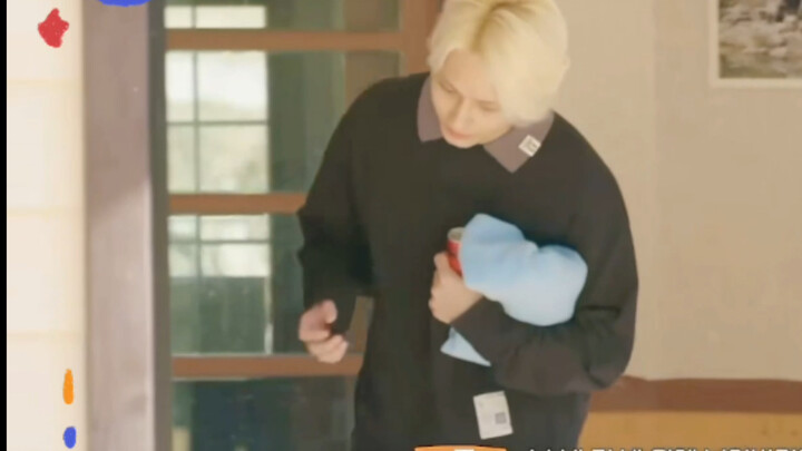 Junmiao and his little blanket can’t be apart for a single moment～
