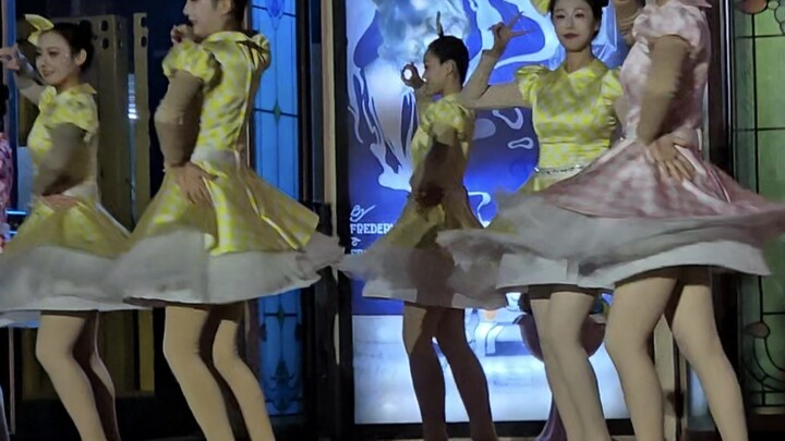 Gunung Wansui Kaifeng - Kota Kungfu Dinasti Song - Peragaan Cheongsam - Tarian Cheongsam. Tarian pem