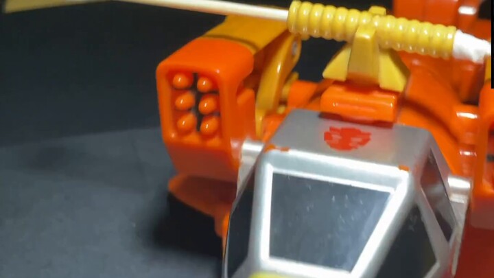 I used cheap toys to fill in the beginning of Tiga... (ruined my childhood)