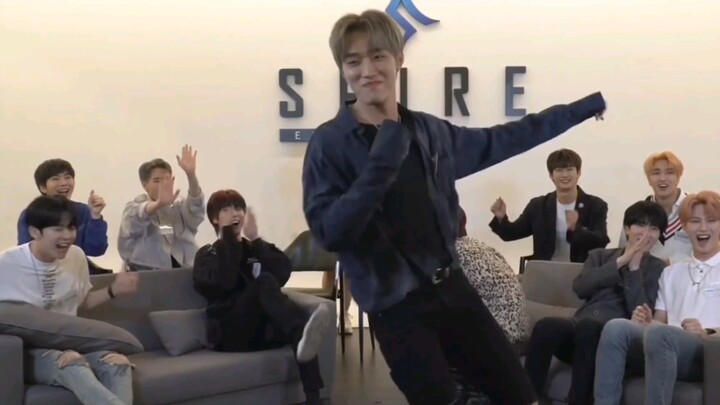 【زاي هان/يي تشان/أوميغا إكس】 إذا كان هناك أمر ما، فليتفضل القائد! هاهاها