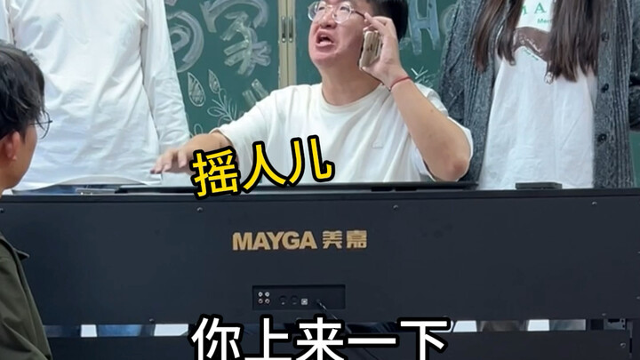 Director Zhang: Today, I’ll show you what real singing and dancing really looks like #SingingAndDanc