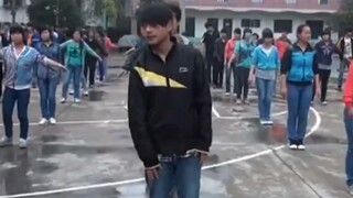 前奏一响拾起多少人的回忆，上学时只要这个音乐一响就想躲厕所，你有过这样的经历吗