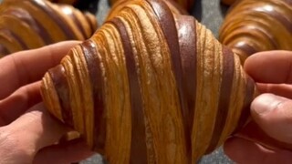 Rasa croissant cappuccinonya pas banget
