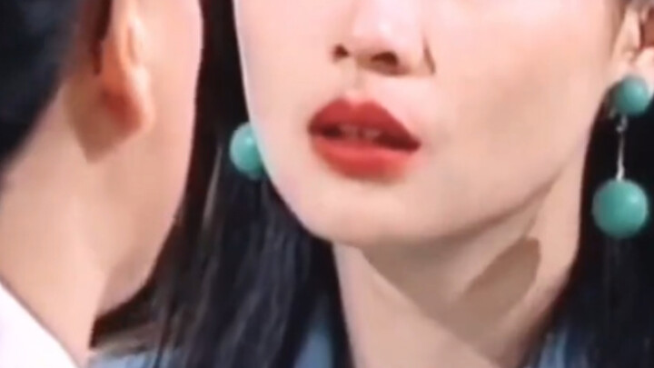 Dewa memberinya wajah yang memukau dunia, namun melupakan untuk memberinya kebahagiaan layaknya manu