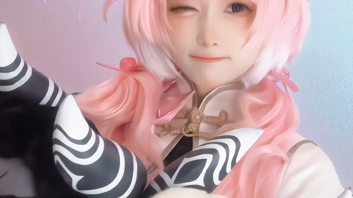 No one can resist a pink-haired loli, right?