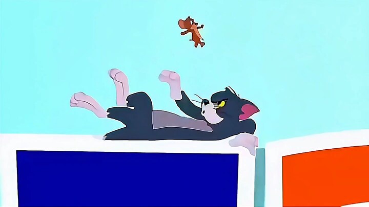 Tom wants peace… Jerry wants chaos! 😂🐱🐭 This classic cat-and-mouse madness never gets old! 🤣🔥