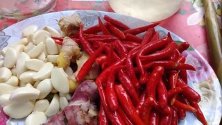 Hướng dẫn ngâm măng tỏi ớt bằng nước xôi để nguội