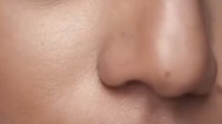 كنت صغيرًا وكنت مشغولًا فقط بالاستماع إلى الأغاني، ولم أكن أنتبه لأي كلمات.