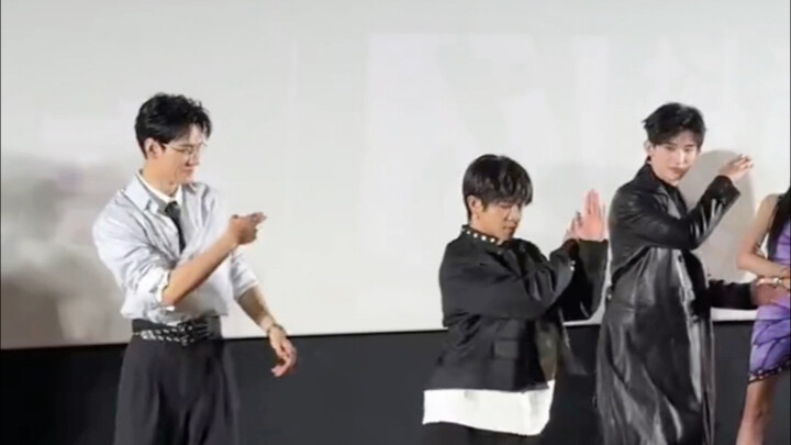 龚俊常华森双人摇我笑纳了！主打一个手舞足蹈！暗河传，龚俊，常华森暗河传追剧团