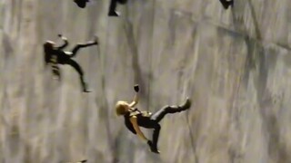 一群不怕死的年轻人准备冲出牢笼