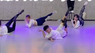[Bai Xiaobai] "Xiaoyao" choreography classroom mirror practice room ~ I brought a pot of wine to the