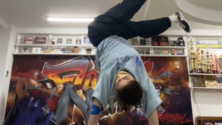 Cô gái nhảy street dance mạnh nhất, kỹ thuật nhảy siêu đỉnh, đứng đầu cây cực kỳ vững! 👍👍👍