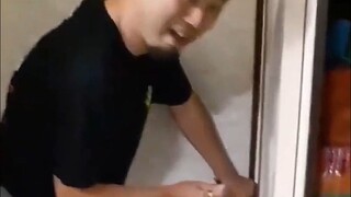 Người cha nổi loạn người Nhật chống lại cô con gái nổi loạn..
