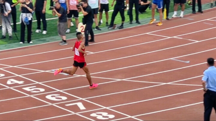 Pelari maraton yang baru pertama kali mengikuti lomba lintasan 400 m