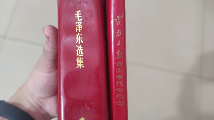 عندما يتلقّى طالب ثانوي التحفة العائلية من جدّه