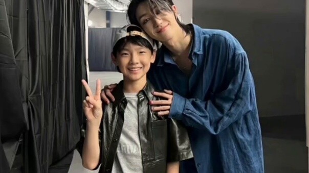 External comments, photos of Minghao and his little fans