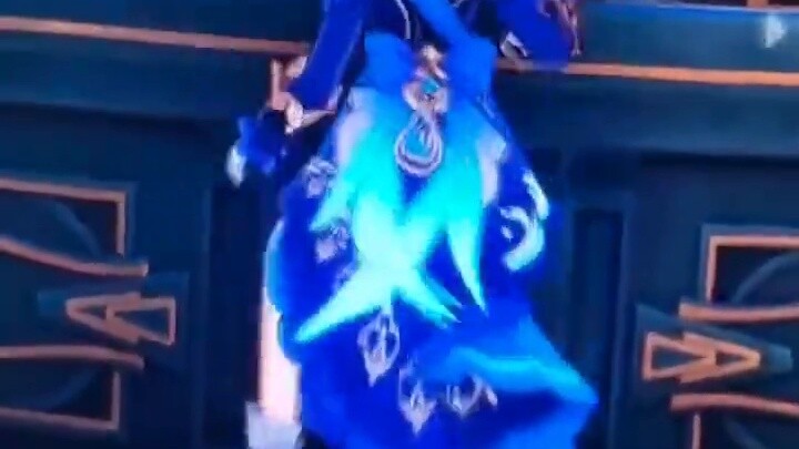 فوفو اللطيفة تضرب قدميها