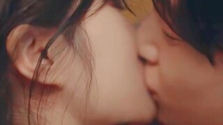 [Menggendong Shanzai di punggungnya] Ciuman yang manis dan sedih