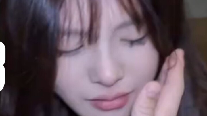 A girl born in the 2000s, eating like this in Shanghai will "spit out the tongue"