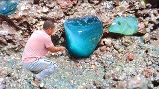 Mining sapphires in the deepest mine, diamonds and agate