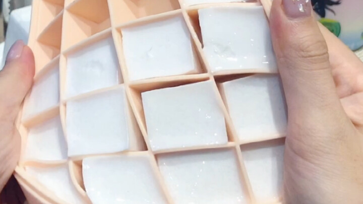 Làm latte dừa tươi mà qua loa quá, thật sự là quá cẩu thả, ai cũng làm được thôi.
